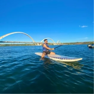 Igor Souza stand up paddling